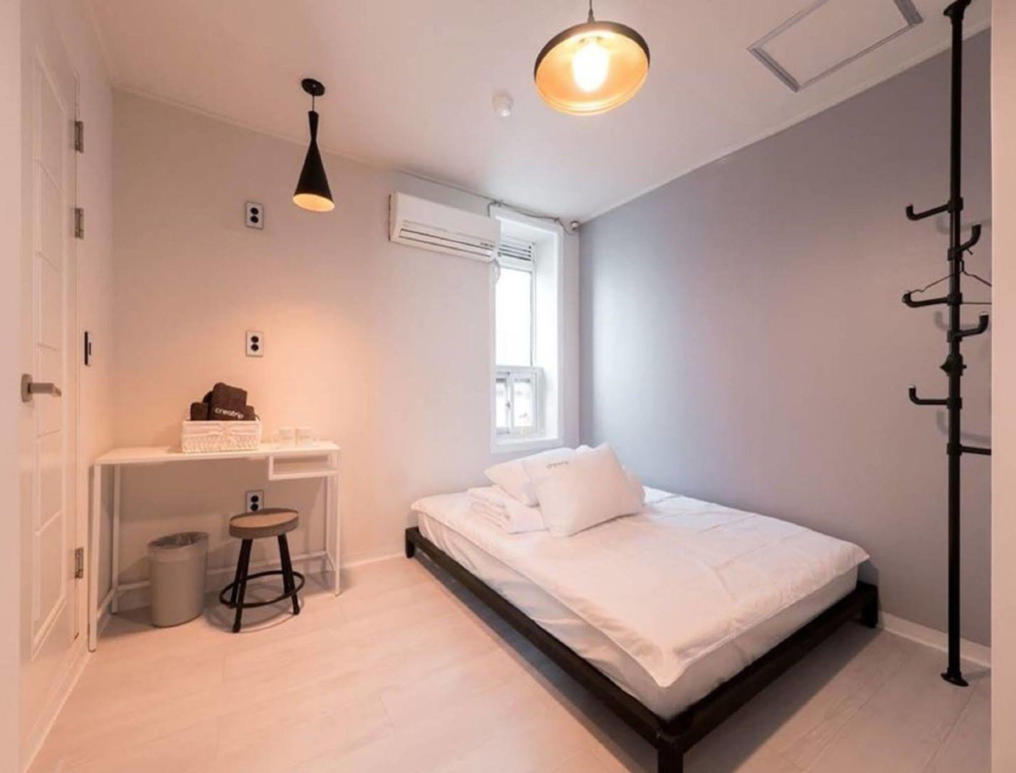 Sinchon Cooing Guesthouse