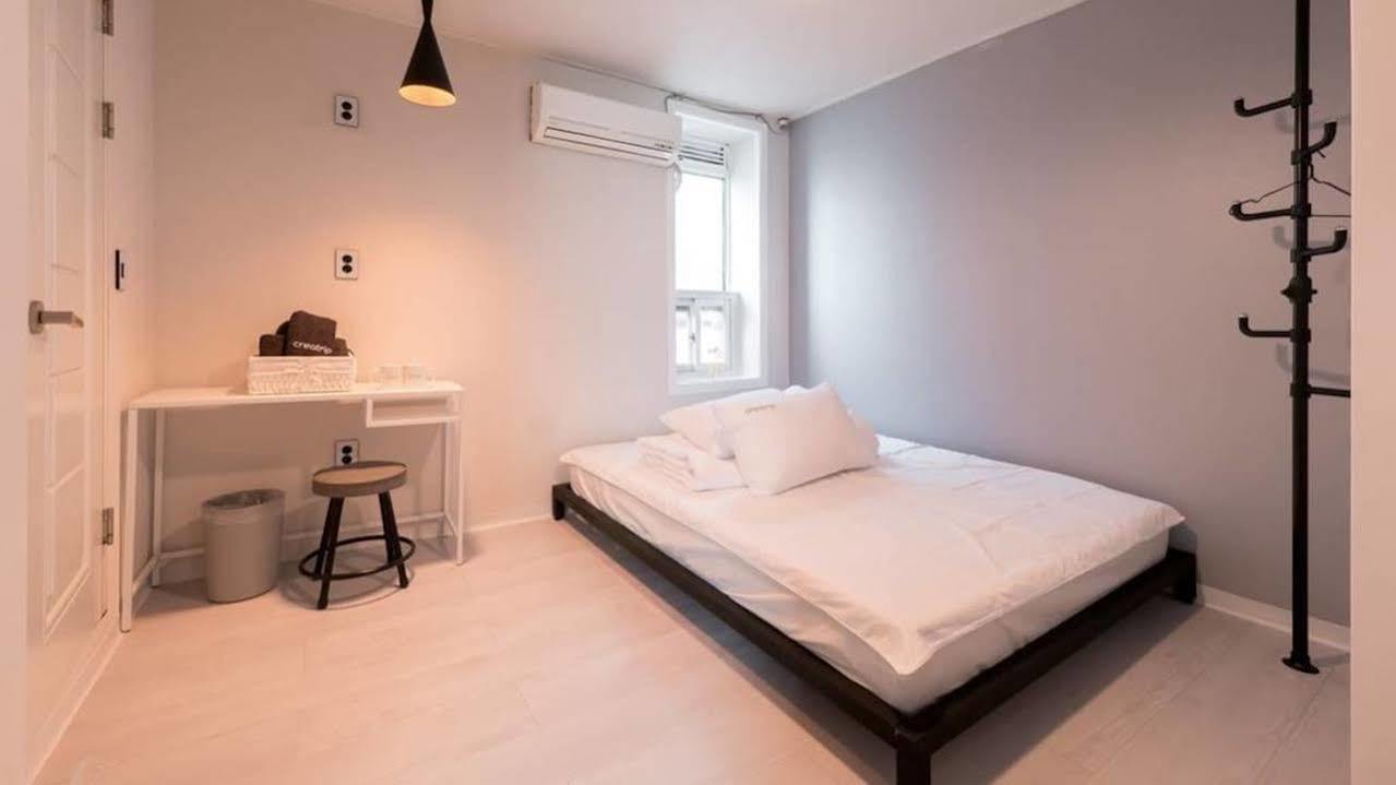 Sinchon Cooing Guesthouse Rumah tetamu 2*
