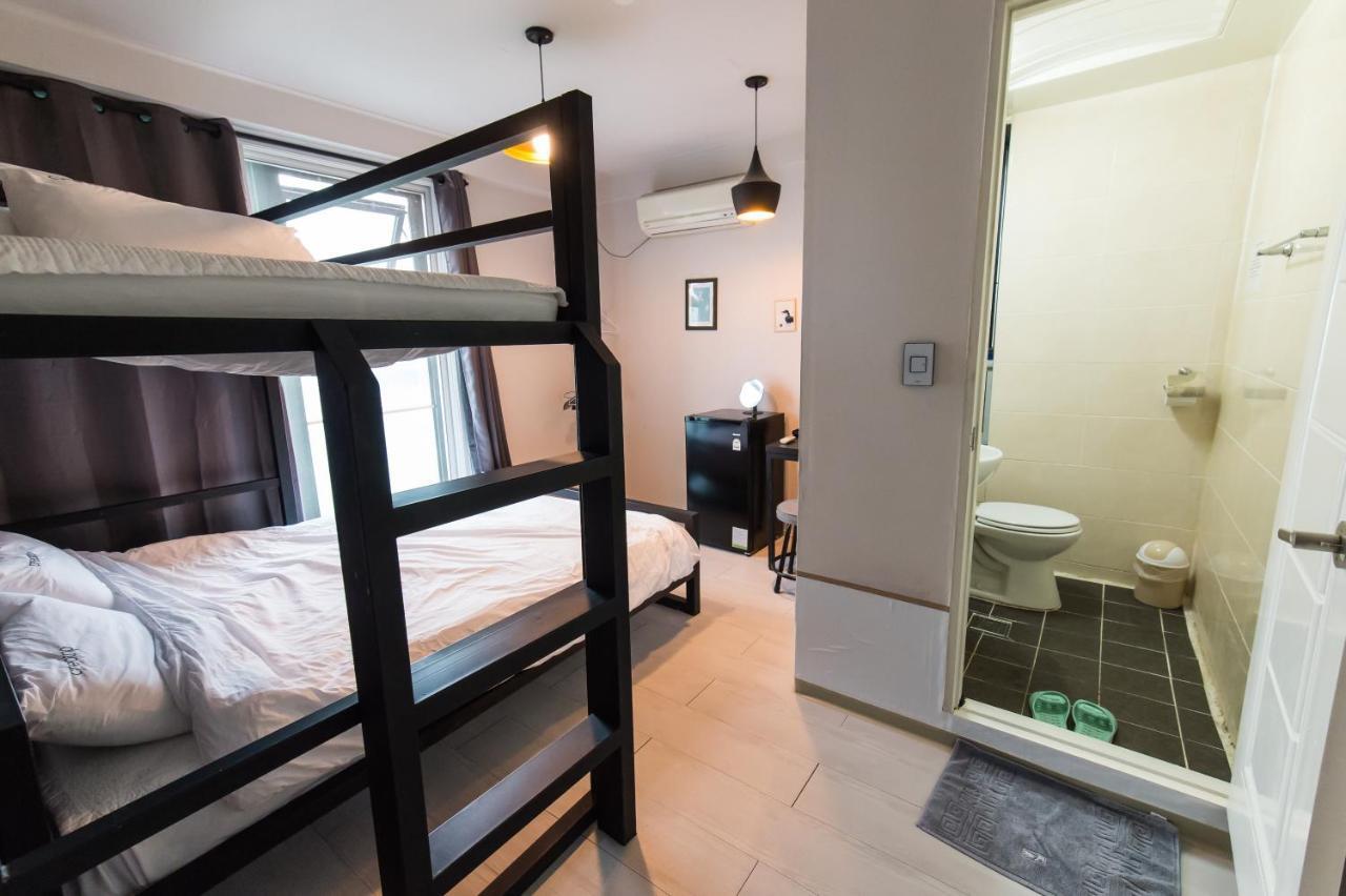Sinchon Cooing Guesthouse