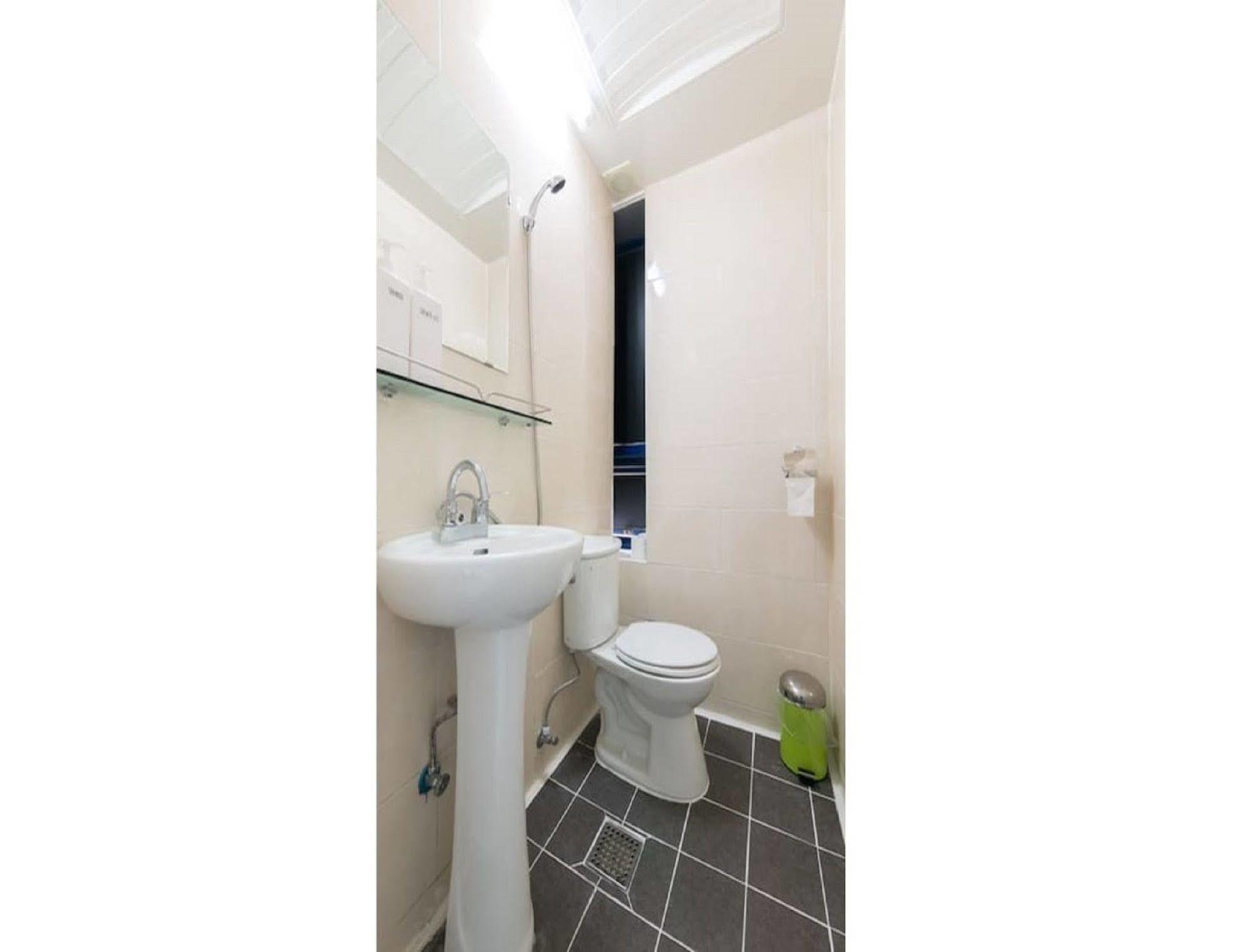 Gasthof Sinchon Cooing Guesthouse
