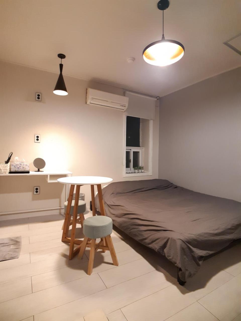 Sinchon Cooing Guesthouse 2*