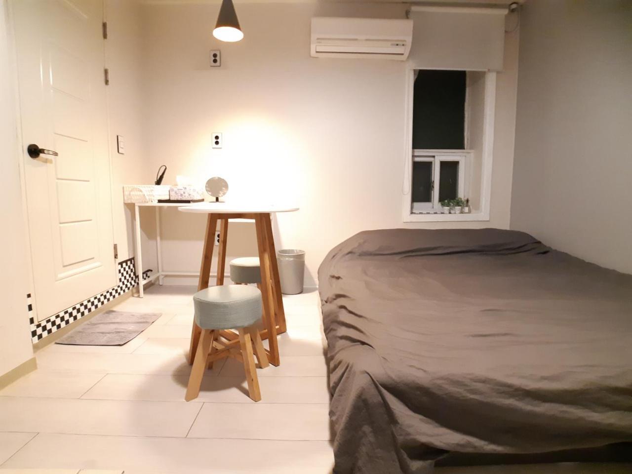 Sinchon Cooing Guesthouse 2* Seoul