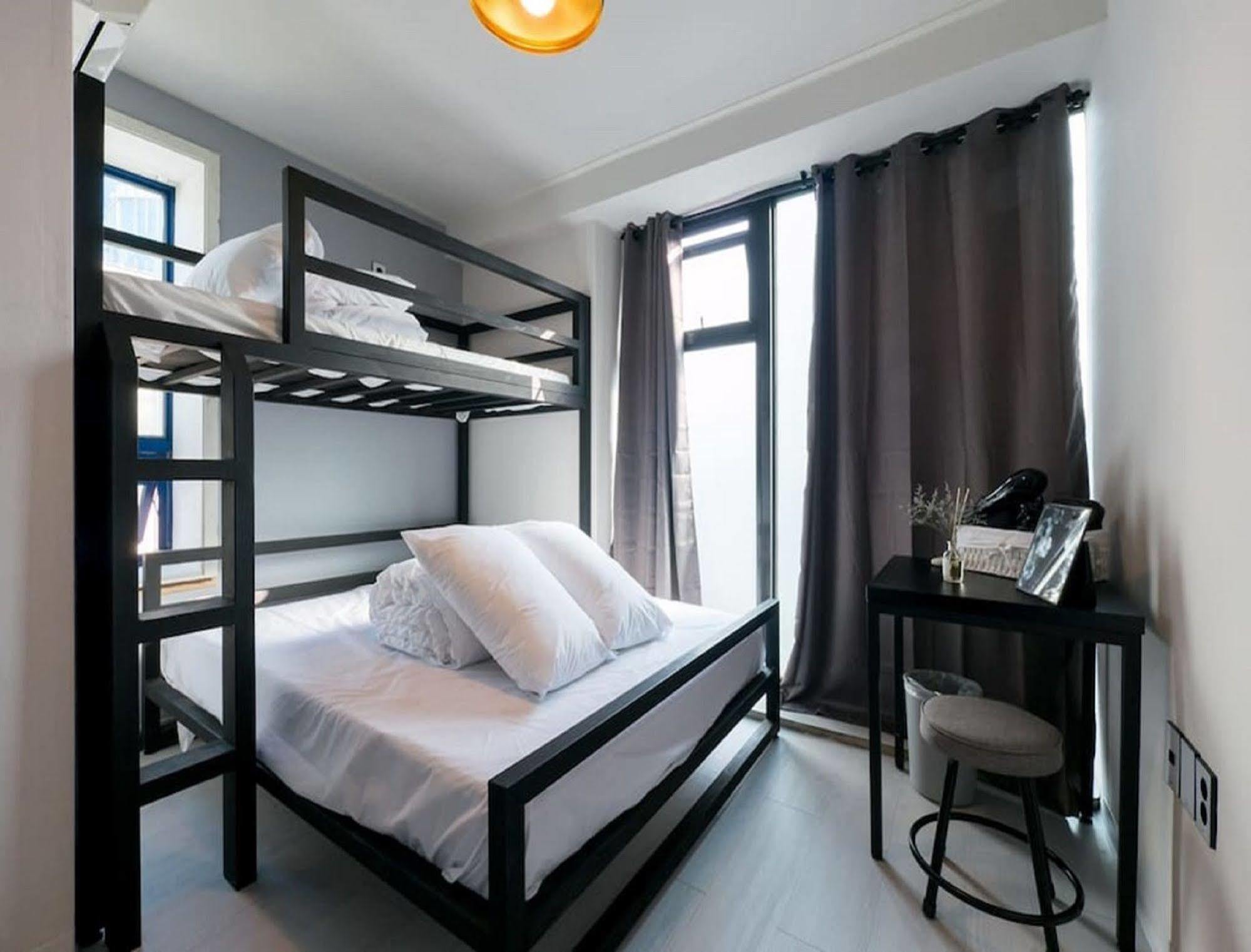 Sinchon Cooing Guesthouse 2* Seoul