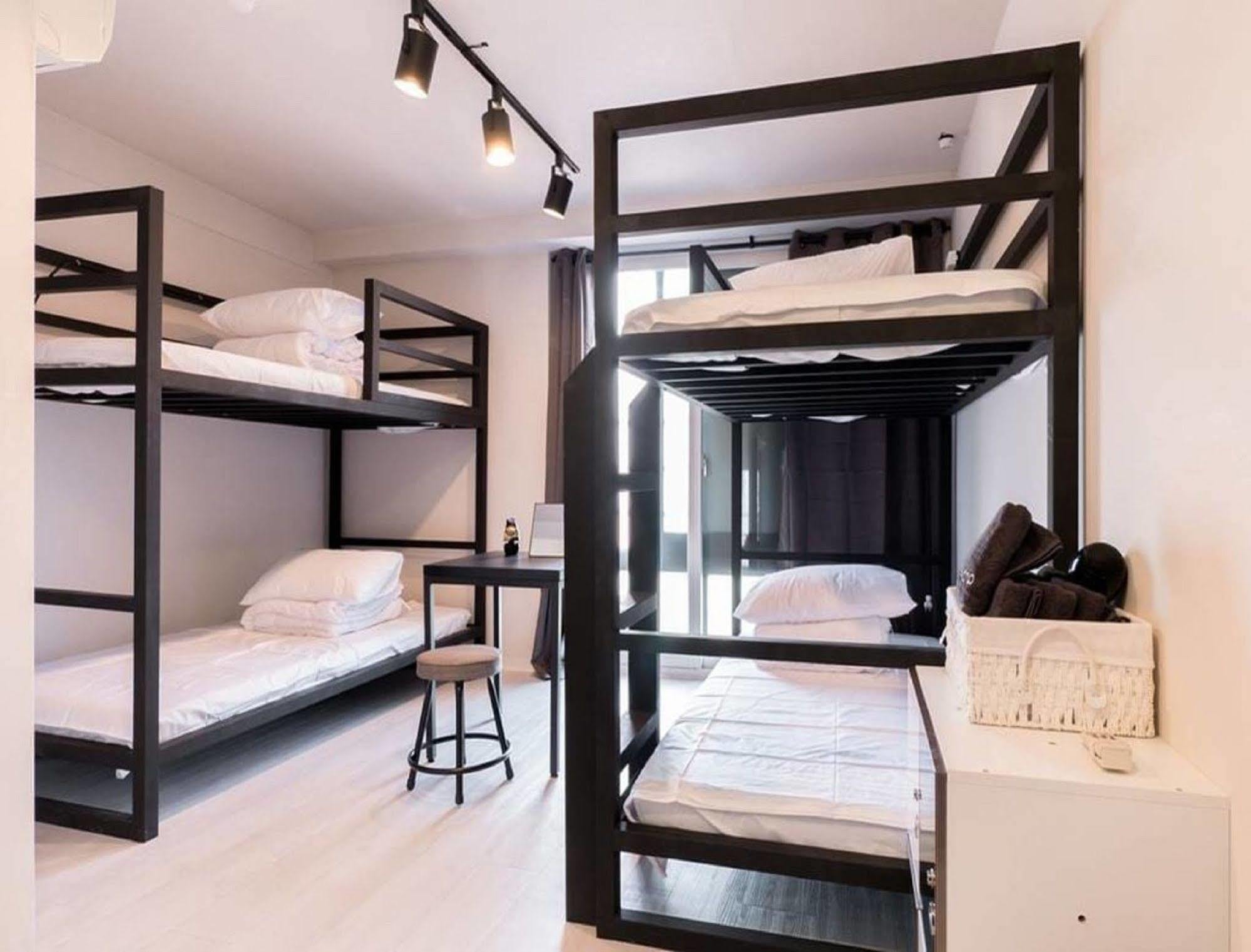 Sinchon Cooing Guesthouse 2*