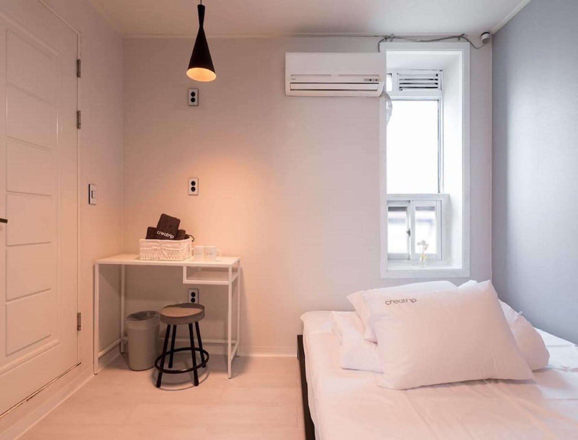 Sinchon Cooing Guesthouse